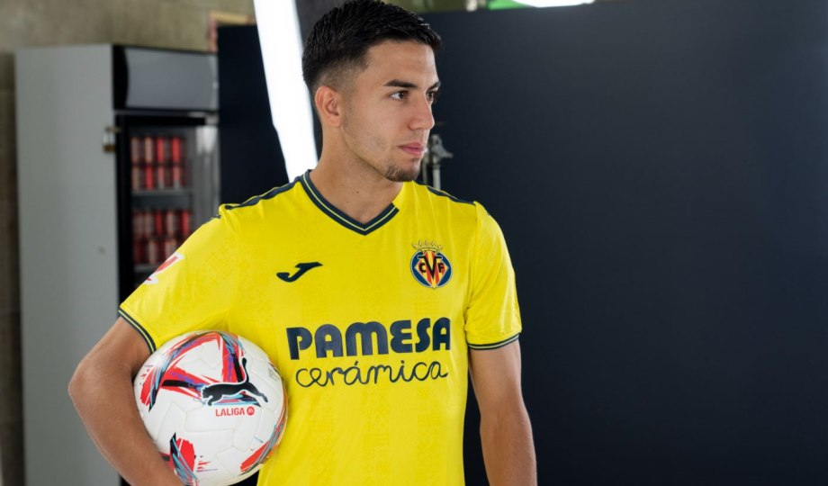 إلياس أخوماش يلتحق بالفريق الأول لفياريال