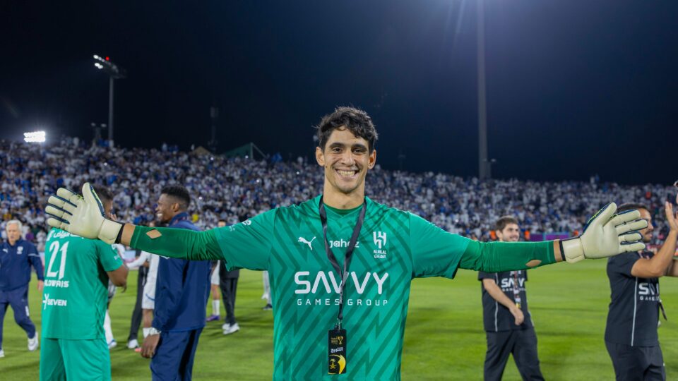 بونو يتوج رفقة الهلال بلقب السوبر السعودي