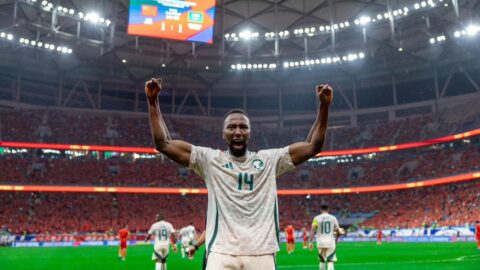 السعودية تقلب الطاولة على الصين وتحقق فوزاً مثيراً رغم النقص العددي