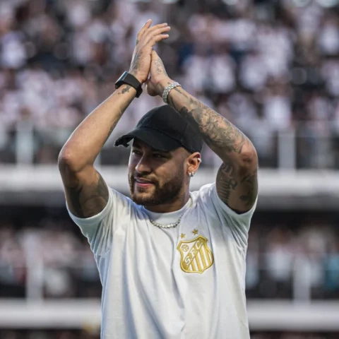 نيمار يدحض تصريحات أنشيلوتي ويؤكد غيابه عن المنتخب البرازيلي بقرار فني