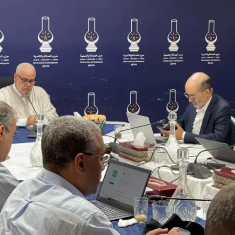 العدالة والتنمية يرفض مشروع قانون مجلس الصحافة الجديد ويصفه بـ”الانتكاسة الديمقراطية”