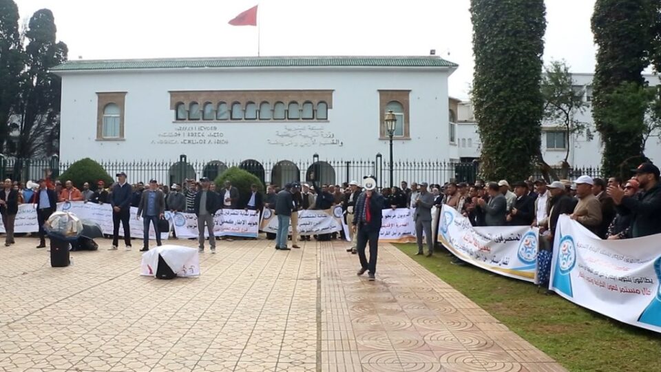 المساعدون التربويون يخوضون إضرابات واعتصامات ويطالبون الوزارة بتنفيذ الاتفاقات