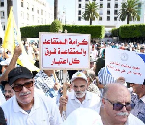 في خضم احتجاجاتهم.. ملف المتقاعدين على طاولة الحكومة والنقابات