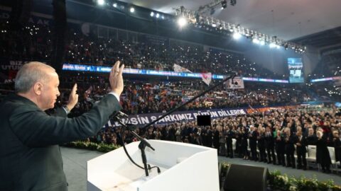 أردوغان يُعاد انتخابه رئيسًا لحزب العدالة والتنمية للمرة التاسعة