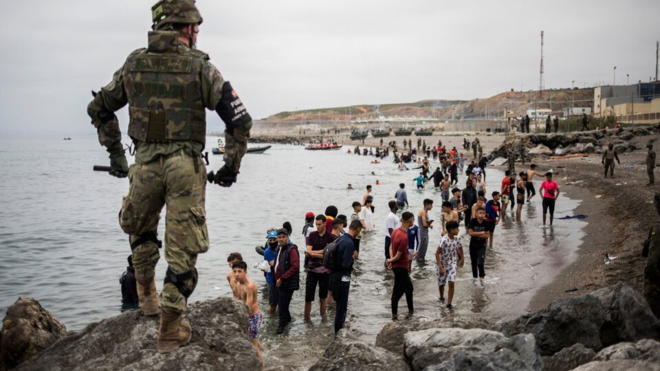 فَقَد عينَه.. لاجئ يرفع شكوى ضد إسبانيا بسبب العنف المفرط على الحدود مع المغرب