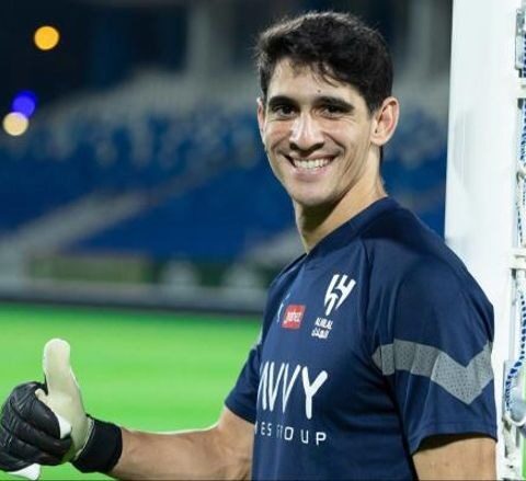 الدوري السعودي.. استبعاد بونو من قائمة الهلال أمام الخليج