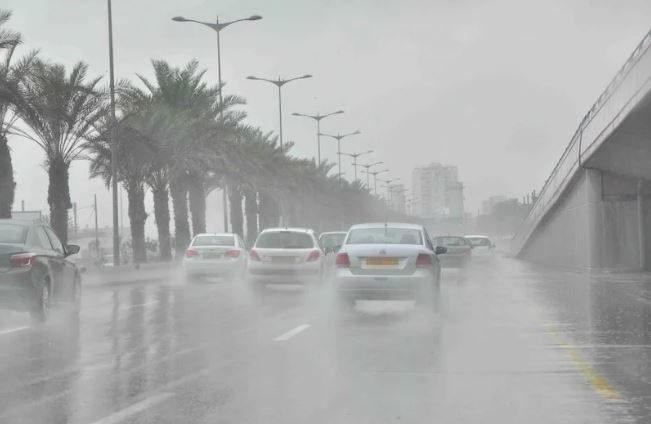 نشرة إنذارية.. زخات رعدية مصحوبة بهبات رياح قوية مرتقبة بعدد من مناطق المملكة