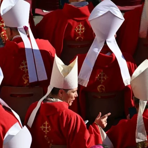 كاردينال الرباط يدين الحرب في الشرق الأوسط ويستنكر استغلال الدين