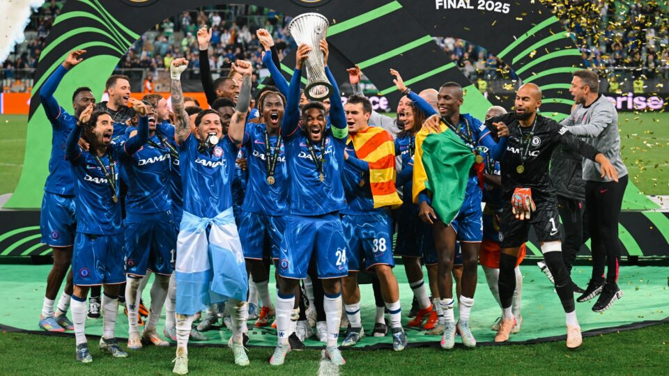 تشيلسي يتوج بلقب دوري المؤتمر الأوروبي بعد “ريمونتادا” مثيرة أمام ريال بيتيس