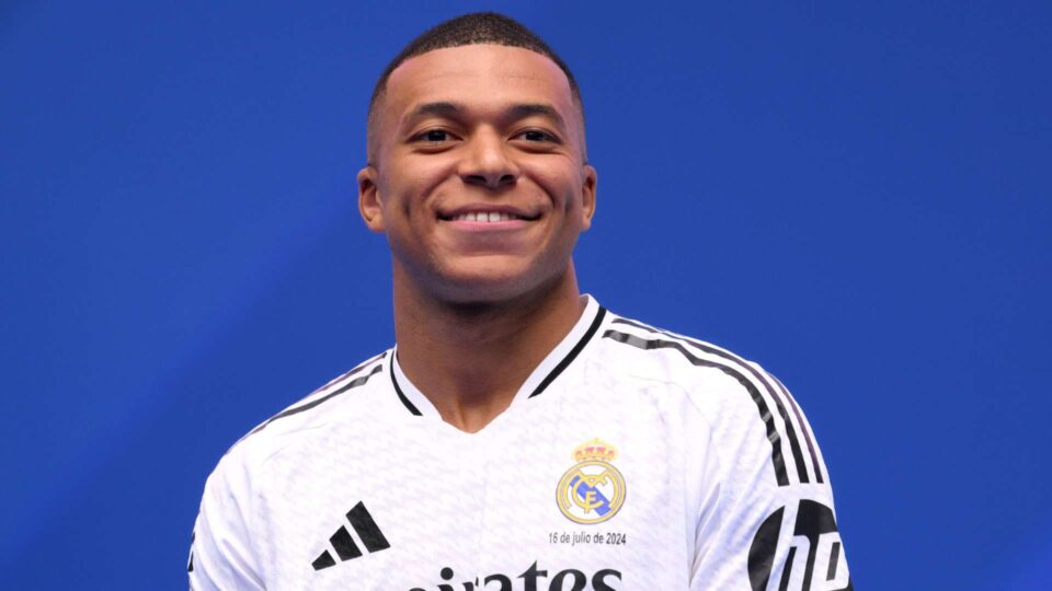 ريال مدريد يقرر منح مبابي القميص رقم 10 خلفًا لمودريتش