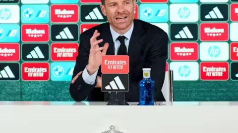 ريال مدريد يدرس إقالة مدربه تشابي ألونسو