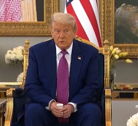 دونالد ترامب يلتقي أحمد الشرع في الرياض