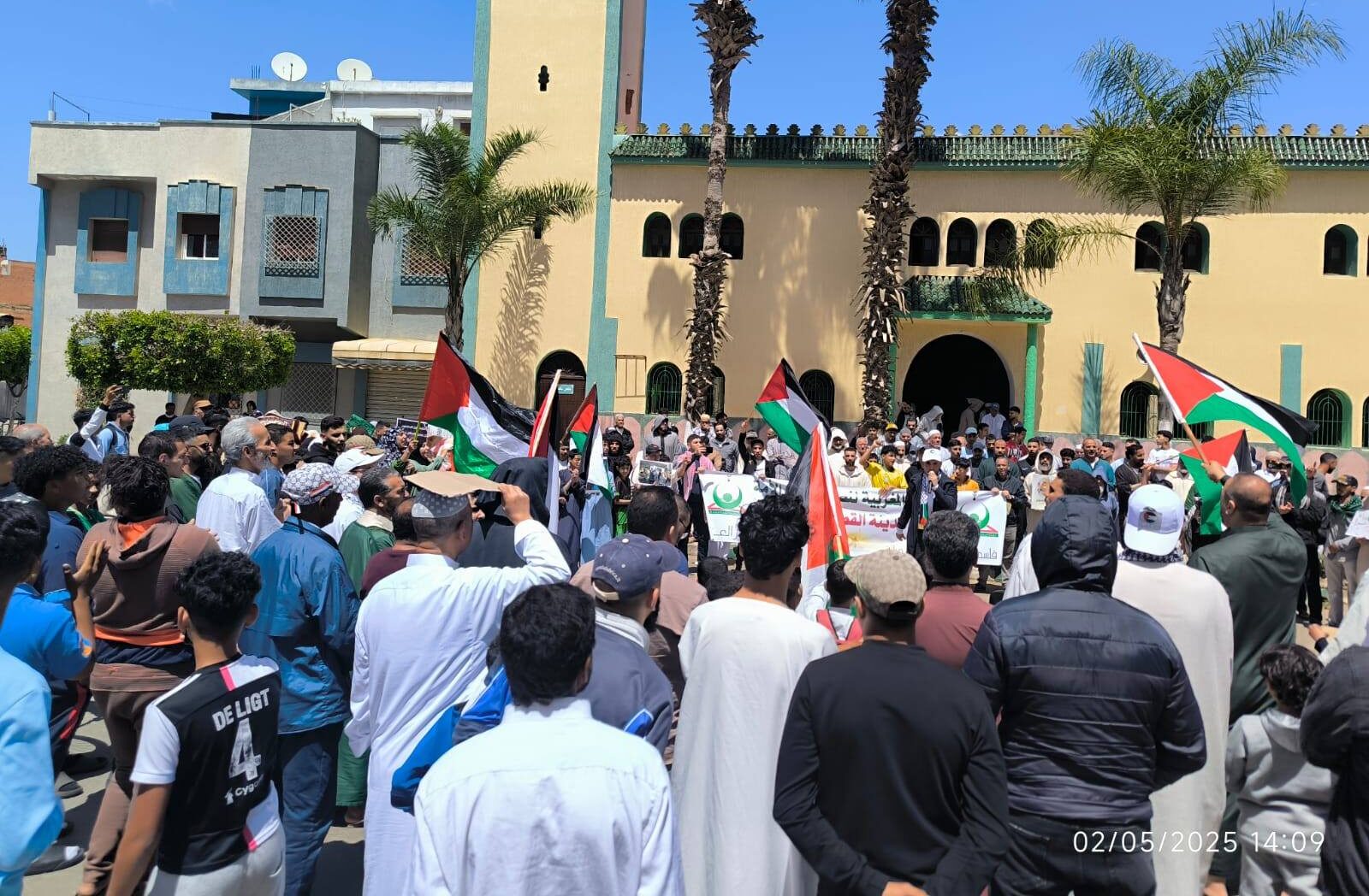 مئات المغاربة يحتجون في عدة مدن رفضا لإغلاق المسجد الأقصى من طرف الاحتلال الإسرائيلي