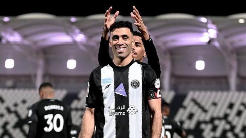 حمد الله يحفز لاعبي أولمبيك آسفي ويعد بمكافآت مادية قبل نهائي كأس العرش