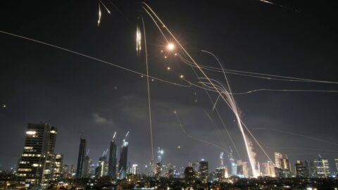 الحرس الثوري الإيراني يؤكد شن هجمات على عشرات الأهداف في إسرائيل