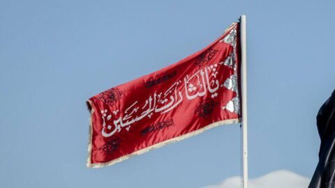 إيران ترفع راية “الانتقام الحمراء” بعد الهجوم الإسرائيلي