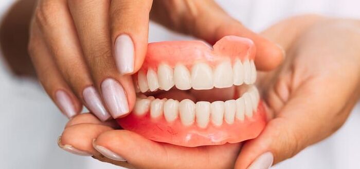 هيئة أطباء الأسنان تدعو لإغلاق المحلات غير المرخصة والتصدي للممارسات العشوائية