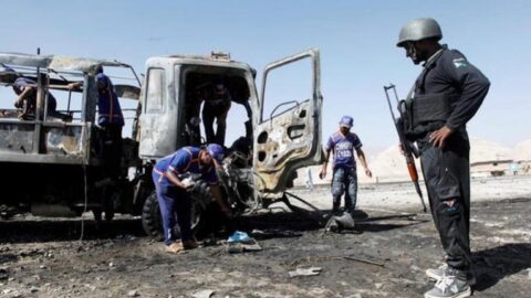 مقتل 13 جنديا باكستانيا بتفجير استهدف قافلة عسكرية