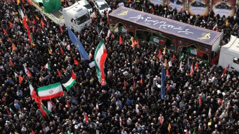 إيران تشيع قادة عسكريين وعلماء نوويين قتلوا في الحرب مع إسرائيل