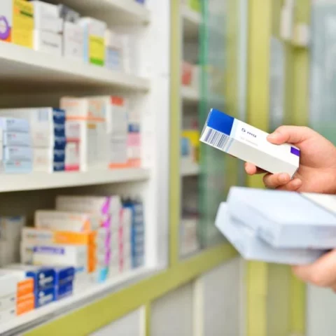 لقاء بين وزير الصحة والصيادلة لتباحث الملفات الإصلاحية لقطاع الصيدلة
