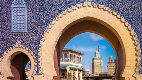 “آلة للسفر عبر الزمان والمكان”.. “ديلي تلغراف” البريطانية تتغنى بمدينة فاس العريقة