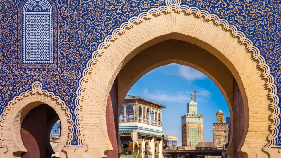 “آلة للسفر عبر الزمان والمكان”.. “ديلي تلغراف” البريطانية تتغنى بمدينة فاس العريقة