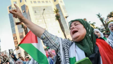 قافلة الصمود لكسر الحصار عن غزة تصل مصراتة وتناشد مصر تسهيل مرورها لرفح