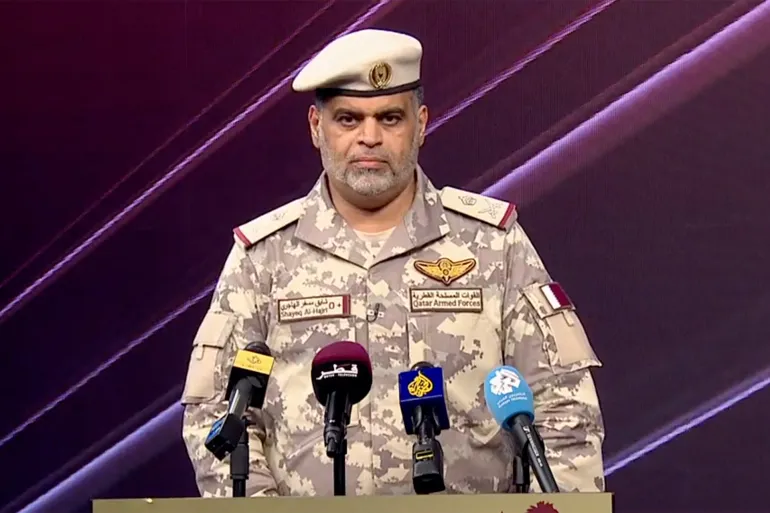 قطر: صاروخ واحد وصل إلى قاعدة العديد مقابل اعتراض 18 صاروخ آخر