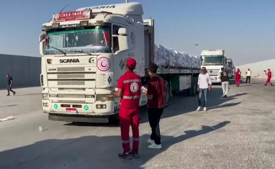 بدء عبور المساعدات باتجاه غزة عبر معبر رفح