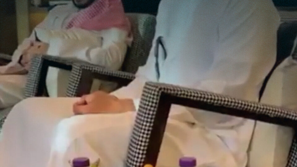 بصوت شجي..حمدالله يتلو آيات من سورة الكهف . .