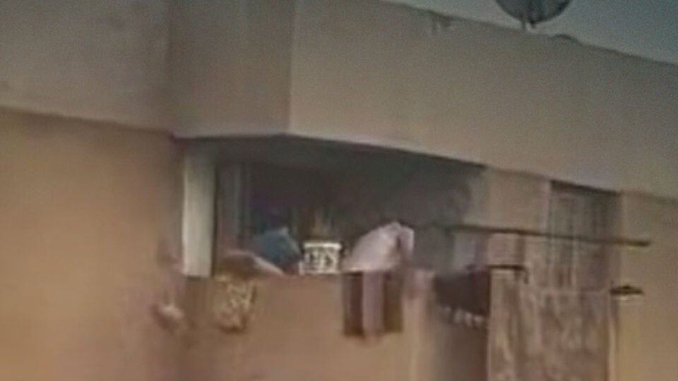 “يا بابا حرمت بموت ارحمني” .. الأمن المصري يوقف والدين بسبب تـ.ـعنيف مروّع لطـ.ـفلهما