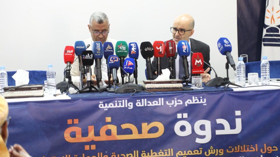 الأزمي: مشروع قانون إعادة تنظيم الصحافة فضيحة ديمقراطية