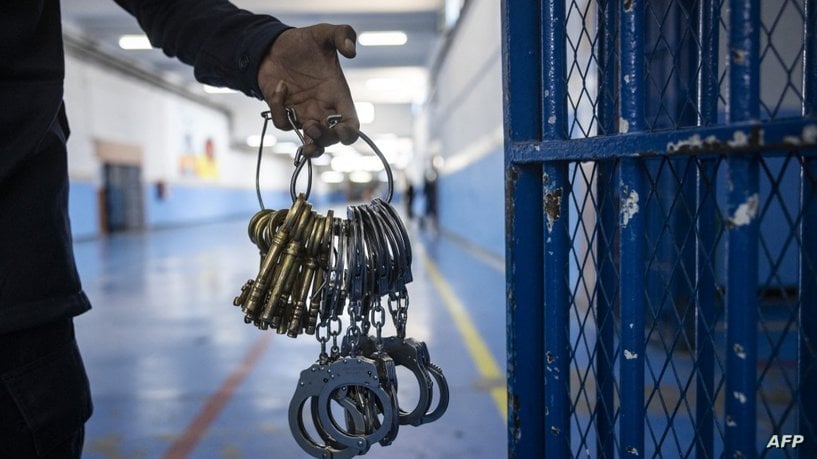 سجين يهرب من سجن فرنسي في حقيبة مٌفرجٍ عنه
