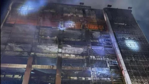 61 قتيلاً في حريق مركز تسوق بالعراق