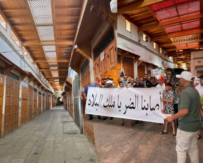 زيادات “مجحفة” وعقود جديدة.. تجار تازة يحتجون ضد قرارات وزارة الأوقاف