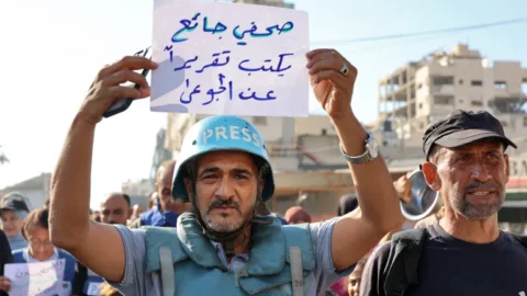 “وضع غير مسبوق”.. وكالة الأنباء الفرنسية تدق ناقوس الخطر بشأن طاقمها في غزة
