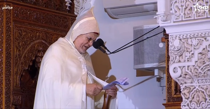 توقف مفاجئ لخطبة الجمعة بمسجد حسان إثر إصابة الإمام بوعكة صحية