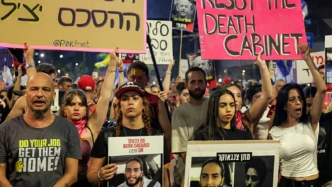 آلاف المتظاهرين في تل أبيب ضد توسيع الحرب في غزة
