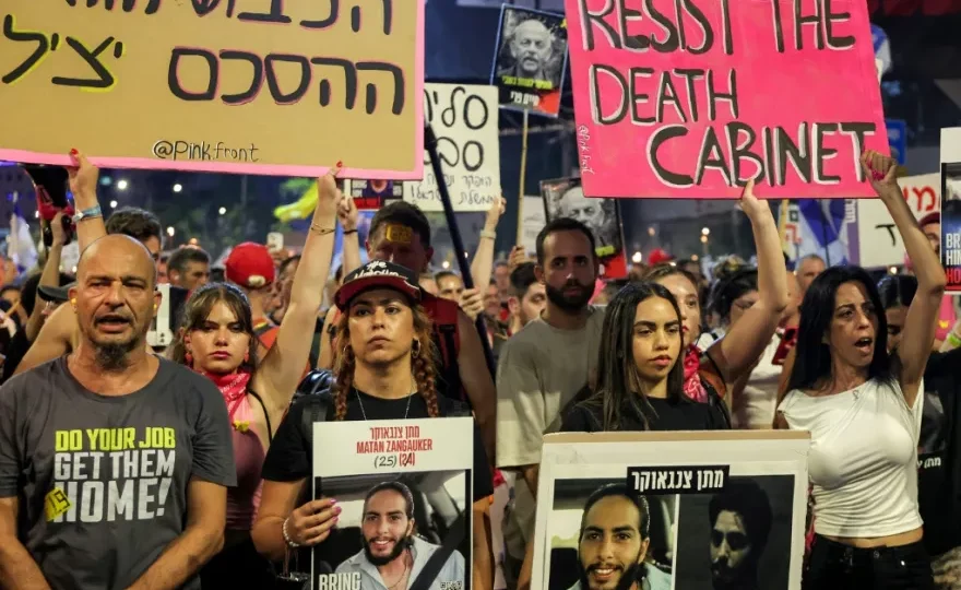 آلاف المتظاهرين في تل أبيب ضد توسيع الحرب في غزة