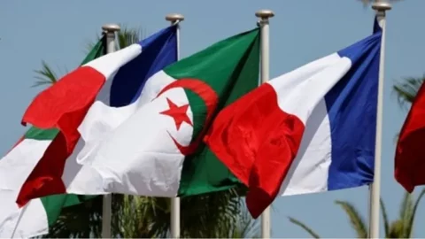 فرنسا تعلن تعليق اتفاق الإعفاء من التأشيرة للمسؤولين الجزائريين