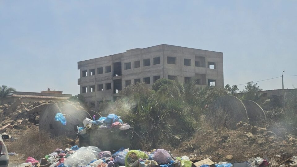 ساكنة المنصورية يشتكون من انتشار الأزبال في مختلف أحياء مدينتهم