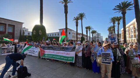 مغاربة يتظاهرون أمام البرلمان تنديدا بـ”مجزرة الصحافيين” في غزة