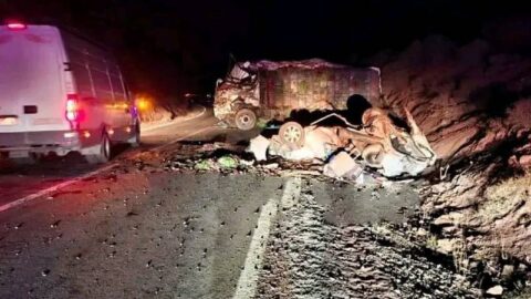 اصطدام عنيف بين شاحنة وسيارة أجرة ينهي حياة 8 أشخاص