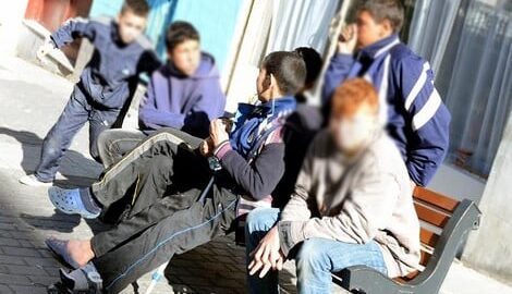 حقوقيون ينتقدون أولوية ملف الكلاب الضالة على حساب “أطفال الشوارع”