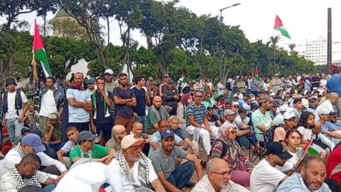 مئات المغاربة يعتصمون أمام قنصلية أمريكا بالدار البيضاء احتجاجا على حرب الإبادة في غزة