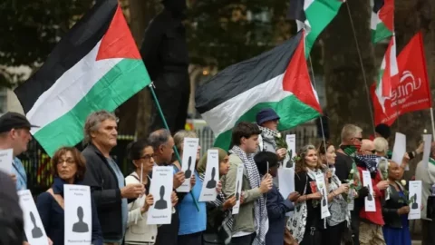 صحافيون يتظاهرون في لندن تضامنا مع زملائهم في غزة