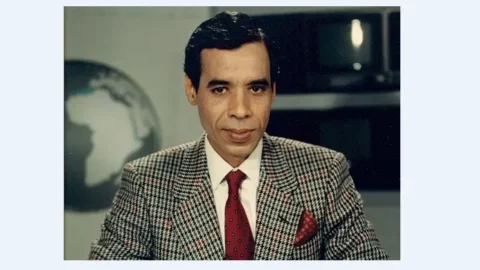 الإعلامي ومقدم برنامج “سينما الخميس” علي حسن في ذمة الله
