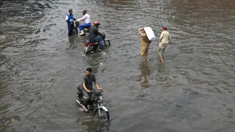 30 قتيلا على الأقل في باكستان بسبب الأمطار الغزيرة