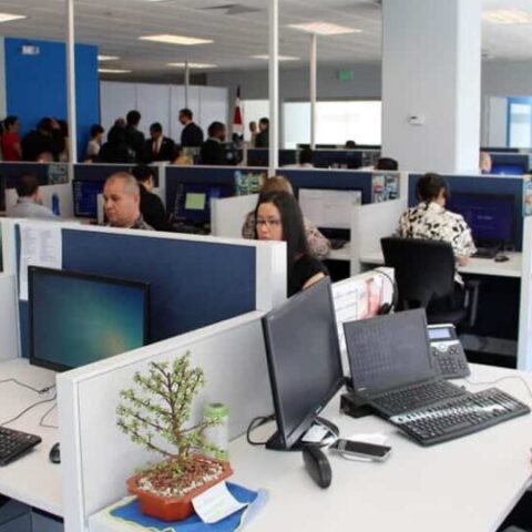 بسبب قانون فرنسي.. السكوري: 50 ألف وظيفة بمراكز النداء مهددة بالفقدان