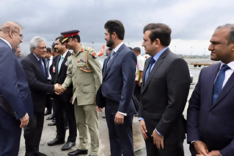 وزير خارجية باكستان يصل إلى بنغلاديش في أول زيارة منذ 13 عاما